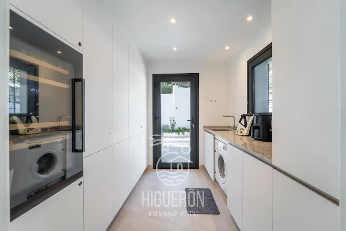 בנאלמדנה Higueronrentals Centinela 0*,