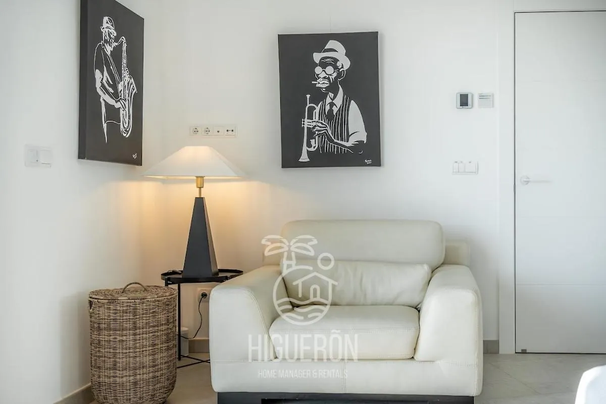 בנאלמדנה Higueronrentals Centinela ספרד